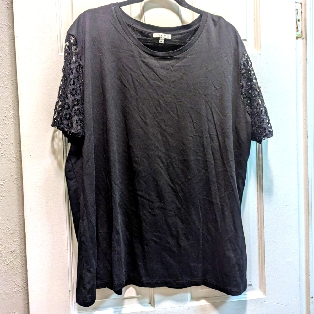 Black T-shirt with Lace sleeves